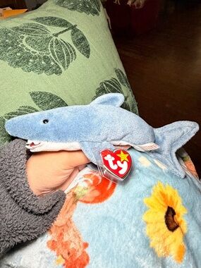TY Beanie Baby 1996 Crunch The Blue Shark